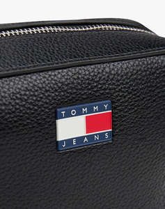 TOMMY JEANS TJW MUST CAMERA BAG (Размери: 18 x 7 x 14см.)