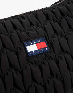 TOMMY JEANS TJW URBAN LARGE QUILTED X-BODY (Размери: 40 x 11.5 x 39см.)