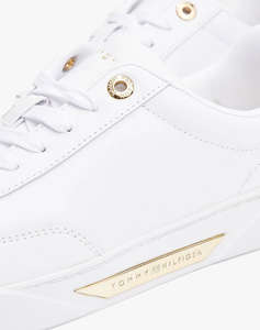 TOMMY HILFIGER ESSENTIAL CHIC COURT SNEAKER