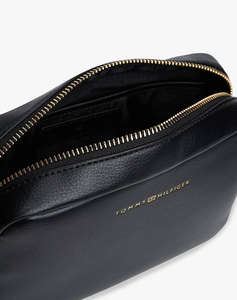 TOMMY HILFIGER TH LOGOTAPE CAMERA BAG (Размери: 20 x 6 x 13см.)