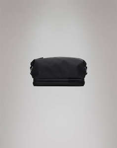 RAINS Otaru Wash Bag W3 (Размери: 20 x 14 x 33см.)
