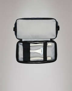 RAINS Otaru Wash Bag W3 (Размери: 20 x 14 x 33см.)