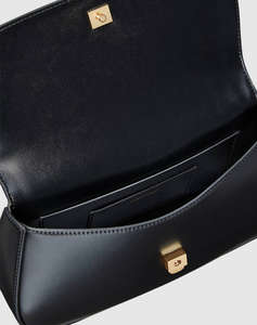 CALVIN KLEIN TOP HANDLE WITH CHAIN BAG (Размери: 26 x 14 x 6см.)