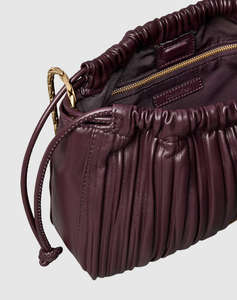 CALVIN KLEIN DRAWSTRING PLISSE CROSSBODY (Размери: 27 x 18 x 8см.)