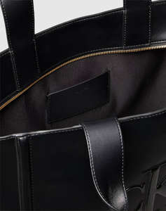 CALVIN KLEIN RAISED CK MEDIUM TOTE (Размери: 33 x 27.5 x 15см.)