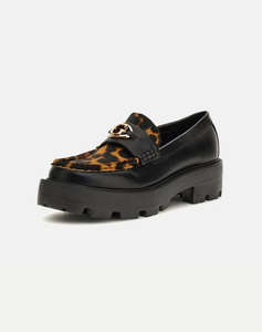 GUESS YANIKA2 ДАМСКИ ОБУВКИ