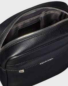 CALVIN KLEIN RAISED REPORTER (Размери: 18 x 22 x 7см.)