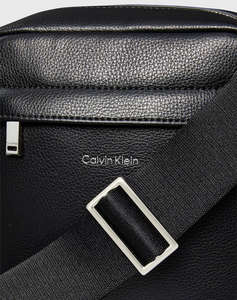 CALVIN KLEIN RAISED REPORTER (Размери: 18 x 22 x 7см.)