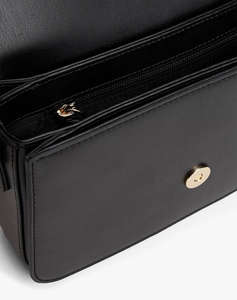 TOMMY HILFIGER TH LIBRE FLAP CROSSOVER (Размери: 23.5 x 7.5 x 15.5см.)