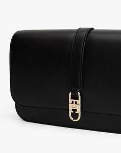 TOMMY HILFIGER TH LIBRE FLAP CROSSOVER (Размери: 23.5 x 7.5 x 15.5см.)