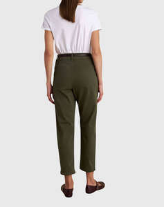 ATTRATTIVO ПАНТАЛОНИ & КОЛАН