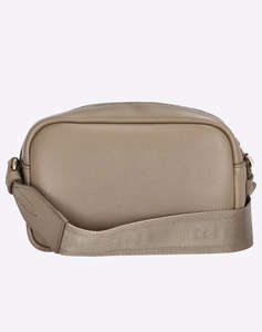 BOSS Sandy Crossbody 10263208 01 (Размери: 20 x 13 x 7.5см.)