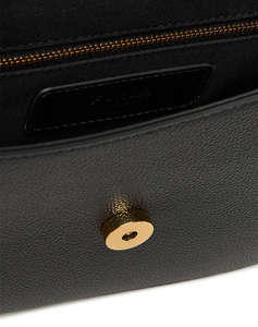 FURLA ЧАНТА (Размери: 22.5 x 17 x 5.5см.)