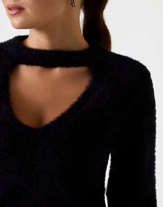 GUESS LS MN YUKI FUZ CUT-OUT SWEATER ПЛЕТЕНИ ДАМСКИ ДРЕХИ