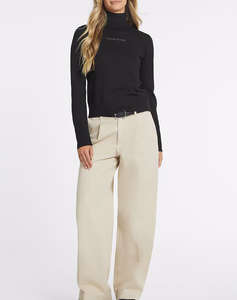 GUESS JEANS GJ LS TN GUESS J EMB SWTR ДАМСКА БЛУЗА