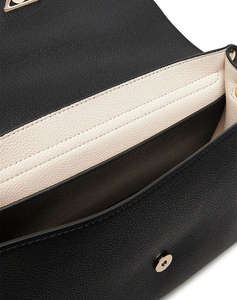 GUESS MERIDIAN II FLAP CROSSBODY ДАМСКА ЧАНТА