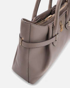 GUESS YESBA GIRLFRIEND SATCHEL ДАМСКА ЧАНТА