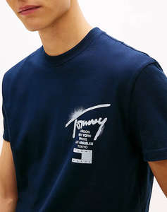 TOMMY JEANS TJM REG CITY SIGN SS TEE EXT