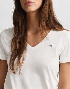 GANT БЛУЗА KMREG SHIELD SS V-NECK T-SHIRT.