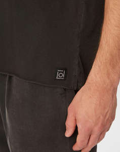 DIRTY LAUNDRY OPEN STITCHES T-SHIRT