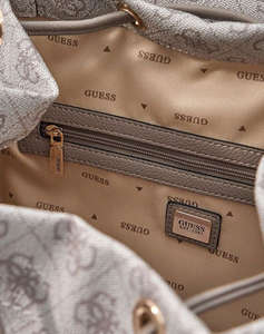 GUESS MANHATTAN II FLAP BACKPACK ДАМСКА ЧАНТА