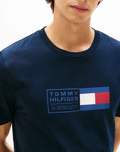 TOMMY HILFIGER BRAND LOVE TEXT BOX TEE