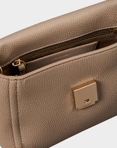 CALVIN KLEIN JEANS EMBLEM HW PEBBLE CROSSBODY 20