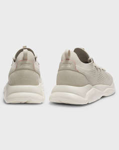 HUGO Leon_runn_knmf 10267019 01