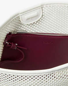 CALVIN KLEIN JEANS EMBLEM MESH BUCKET