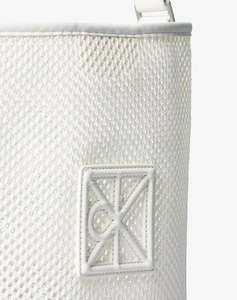 CALVIN KLEIN JEANS EMBLEM MESH BUCKET