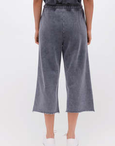 DIRTY LAUNDRY CROPPED SWEATPANTS