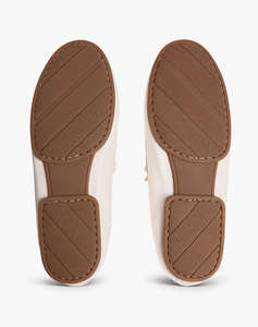 TOMMY HILFIGER TH SLEEK LEATHER BOAT SHOE
