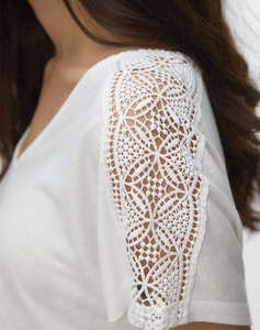 VERO MODA VMKELIA S/S V-NECK TOP JRS BTQ