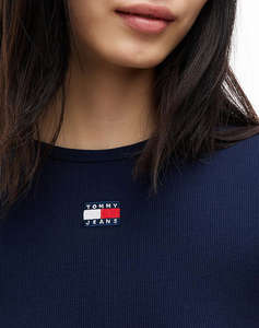 TOMMY JEANS TJW SLIM LS BADGE TEE EXT