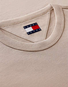 TOMMY JEANS TJM REG BADGE TEE EXT