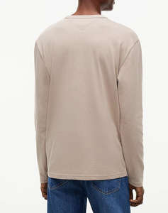 TOMMY JEANS TJM REG BADGE TEE LS